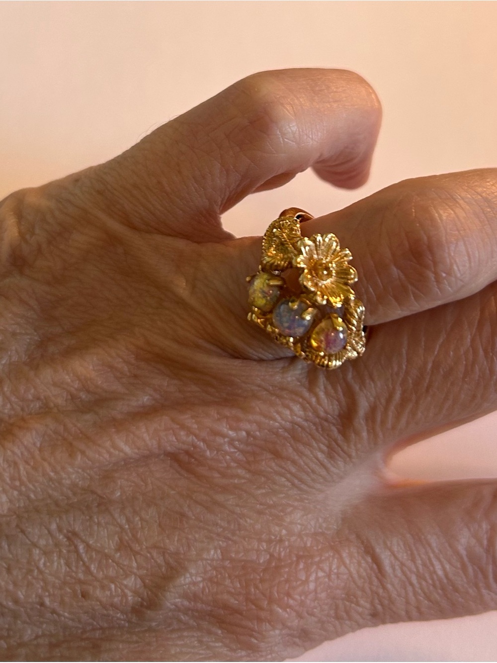 Avon 1970’s Vintage Gold Floral Ring with Pink Opalescent Cabochons - Picture 3 of 8